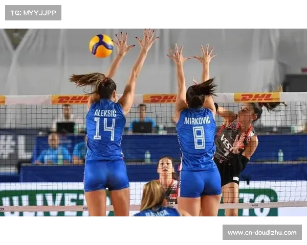 塞尔维亚女排夜游深圳湾区备战世锦赛卫冕之旅 展现强者风采 塞尔维亚女排夜游深圳湾区备战世锦赛卫冕之旅 展现强者风采