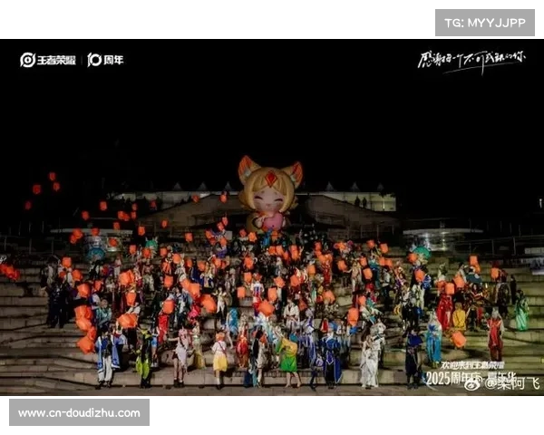 玩家cosplay英雄角色，嘉年华现创意造型