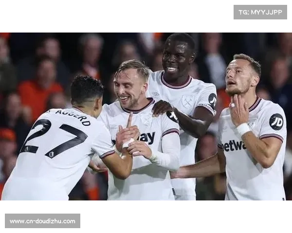 科莫黑马之路：从赛季初失利到10轮不败的战术进化